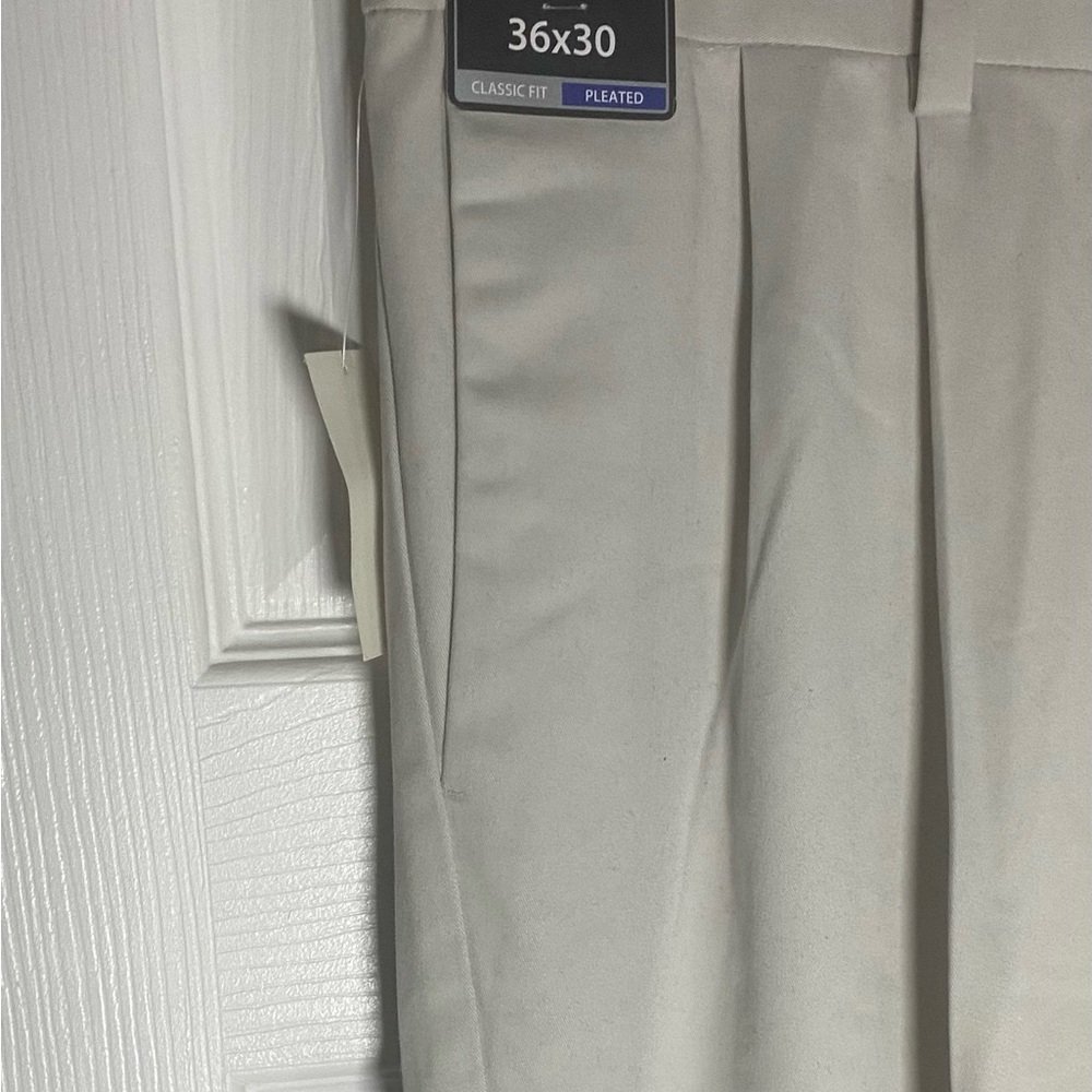 Roundtree & Yorke Cream Chinos